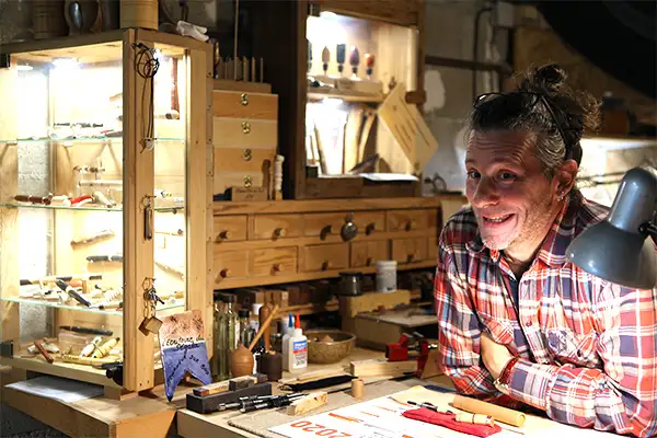 Visite chez l'artisan d'art de stylos en bois